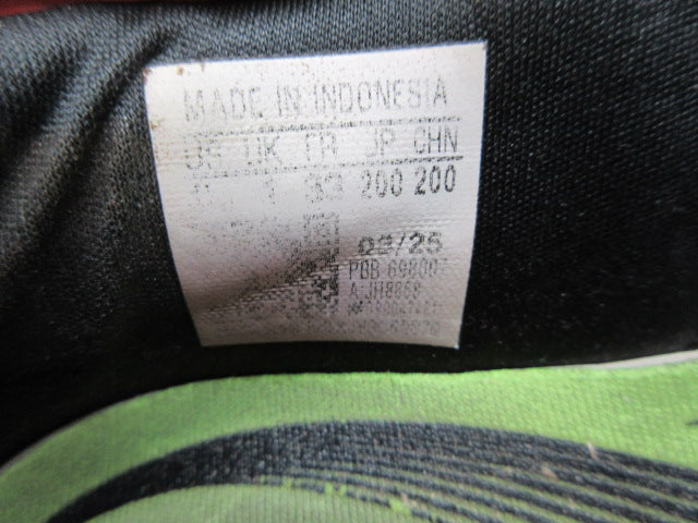 Load image into Gallery viewer, Used Adidas Predator Soccer Cleats - Size 11
