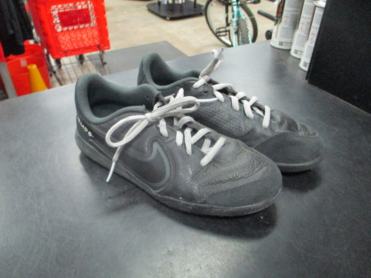 Used Nike Tiempo Legend 9 indoor youth turf cleats size 2.5Y
