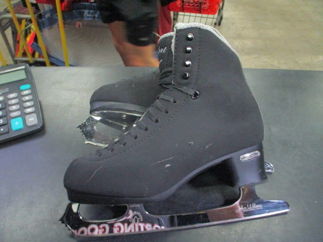 Load image into Gallery viewer, Used Jackson Debut 2453 Ice Skates Size 3.5w
