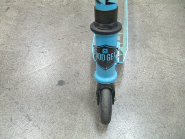 Load image into Gallery viewer, Used Madd Gear Folding Kids Scooter
