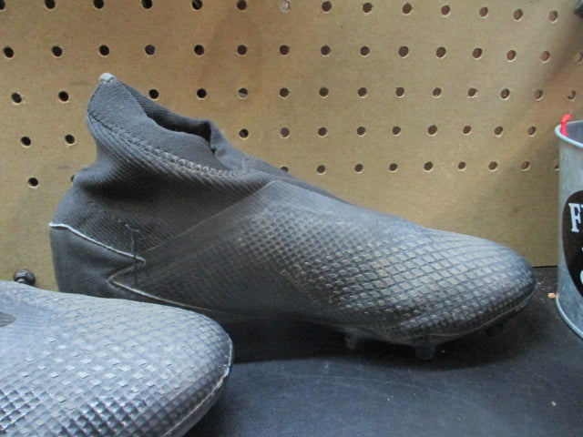 Load image into Gallery viewer, Used Adidas Predator 20.3 Laceless Firm Ground Soccer Cleats - Size 8
