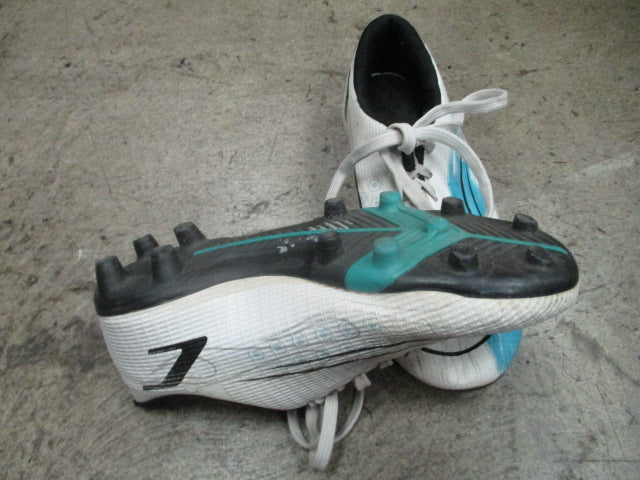 Load image into Gallery viewer, Used White/Blue Soccer Cleats Size 4
