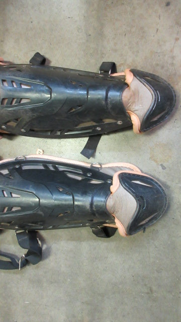 Load image into Gallery viewer, Used Wilson C1K Shin Guards Size Adult
