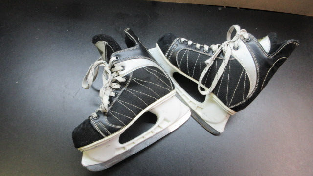 Load image into Gallery viewer, Used Contender Hockey Skates - Size 6
