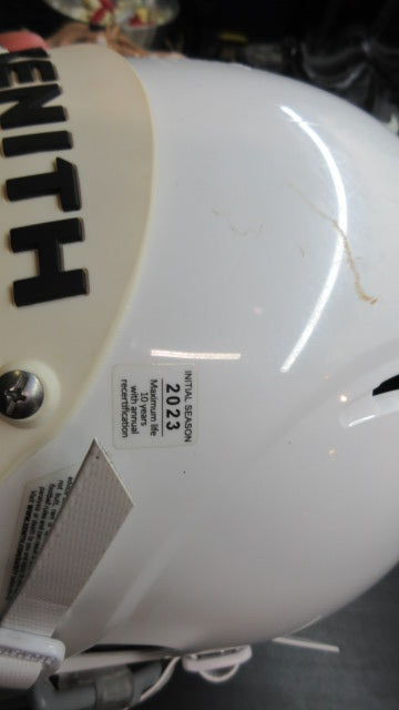 Load image into Gallery viewer, Used Xenith X2E+ Football Helmet - Size Youth Medium
