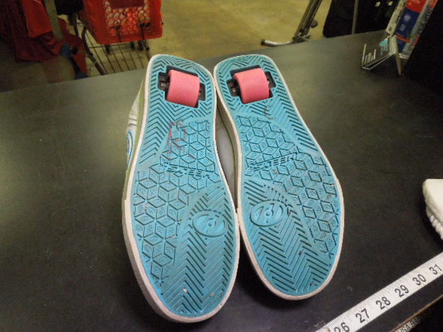Load image into Gallery viewer, Used Heelys in White Size Youth 5
