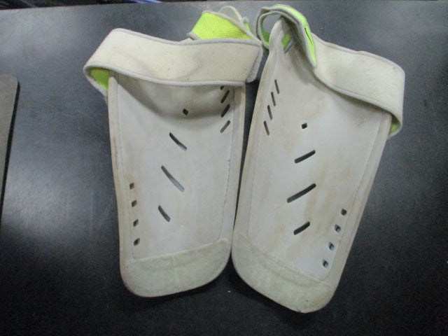 Load image into Gallery viewer, Used Nike Guard Lock Soccer Shin Guards Size XL
