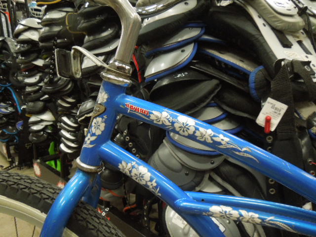 Load image into Gallery viewer, Vintage Electra Hawaii Girls Blue Beach Cruiser
