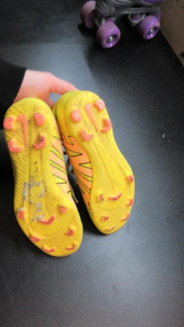 Load image into Gallery viewer, Used Nike Mercurial Soccer Cleats - Size Youth 1
