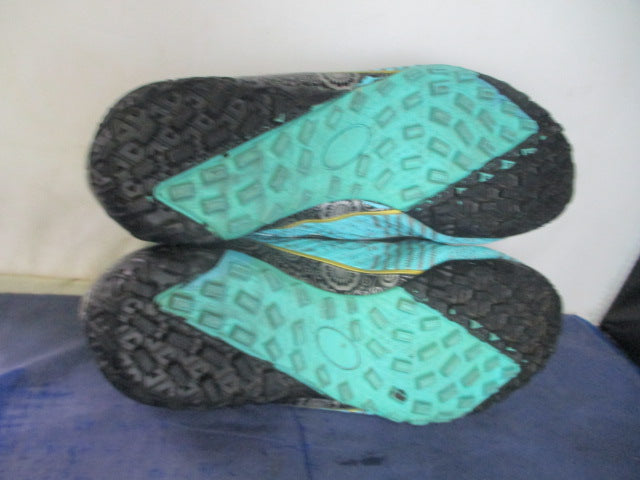Load image into Gallery viewer, Used Kaonsufs Indoor Turf Cleats Men&#39;s 6.5/ Women&#39;s 8
