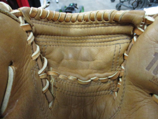 Load image into Gallery viewer, Used Nokona Limited Edition CM225BF Genuine Range Buffalo Catchers Glove
