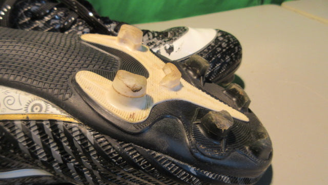 Load image into Gallery viewer, Used FG Youth 5Y Soccer Cleats
