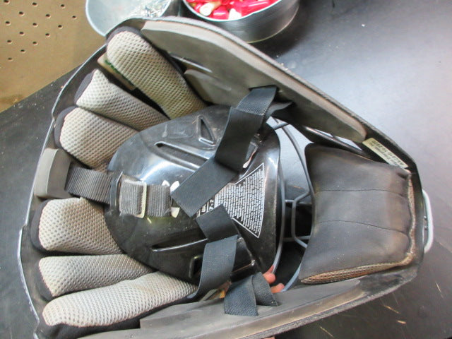 Load image into Gallery viewer, Used Under Armour Converge Catchers Mask - Size 7 - 7 1/2
