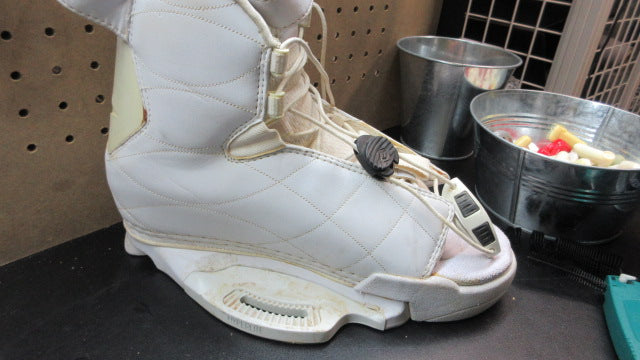 Load image into Gallery viewer, Used Hyperlite Jinx Wakeboarding Boots - Womens 7-10
