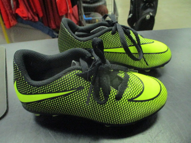 Load image into Gallery viewer, Used Nike Green Soccer Cleats Size 10C
