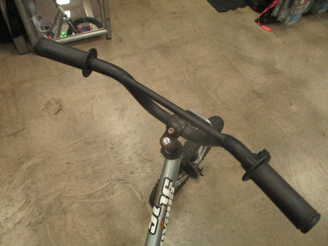 Load image into Gallery viewer, Used Novarra Stringer 16" Kids Bike

