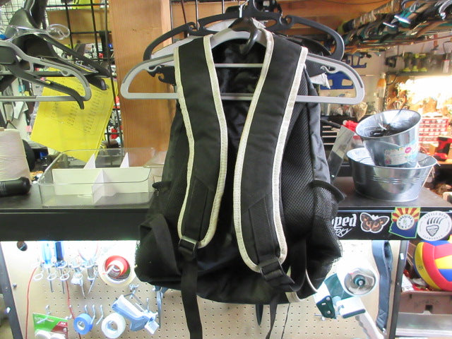 Load image into Gallery viewer, Used Athletico Baseball Bat Backpack
