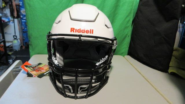 Load image into Gallery viewer, New 2026 Riddell SpeedFlex Football Helmet - White Size Youth Large

