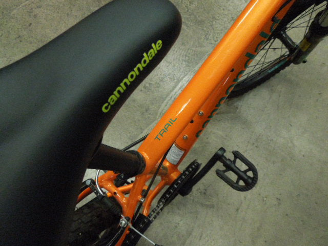 Load image into Gallery viewer, Used Cannondale Kids Trail 20 in Orange
