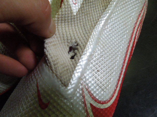 Load image into Gallery viewer, Used Nike Vapor Edge Pro360 Ghost Lace Football Cleat Size 8 Small Hole in Outer
