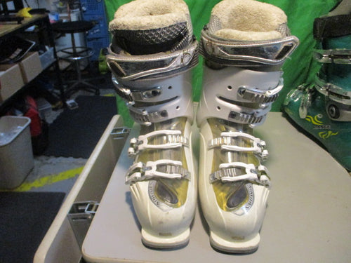 Used Salomon 7 Divine RS Ski Boots Size 24
