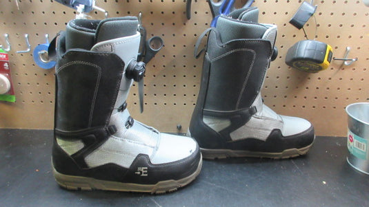 Used 5th Element Boa Snowboarding Boots - Size 8