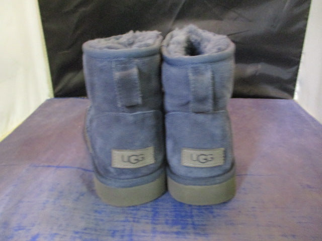 Load image into Gallery viewer, Used Ugg Classic Mini II Boots Adult Size 9
