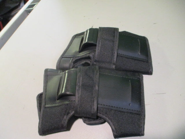 Load image into Gallery viewer, Used Spofine Adult Skating Wrist Guards
