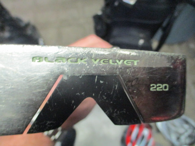 Load image into Gallery viewer, Used Black Velvet 220 RH Putter
