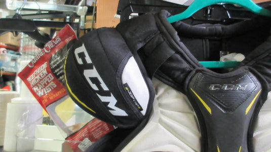 Used CCM Tacks 9060 Shoulder Pads - Jr