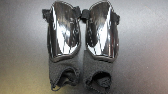 Load image into Gallery viewer, Used Nike Charge Soccer Shin Guards - Youth
