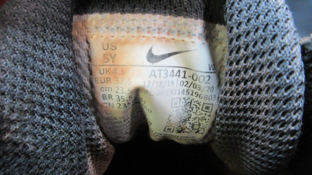 Load image into Gallery viewer, Used Nike Force Zoom Trout 6 Keystone Baseball Cleats - Size Youth 5
