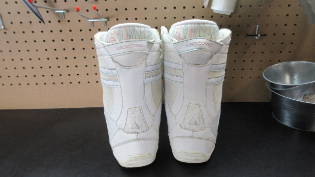 Load image into Gallery viewer, Used K2 Plush Snowboard Boots - Size 8

