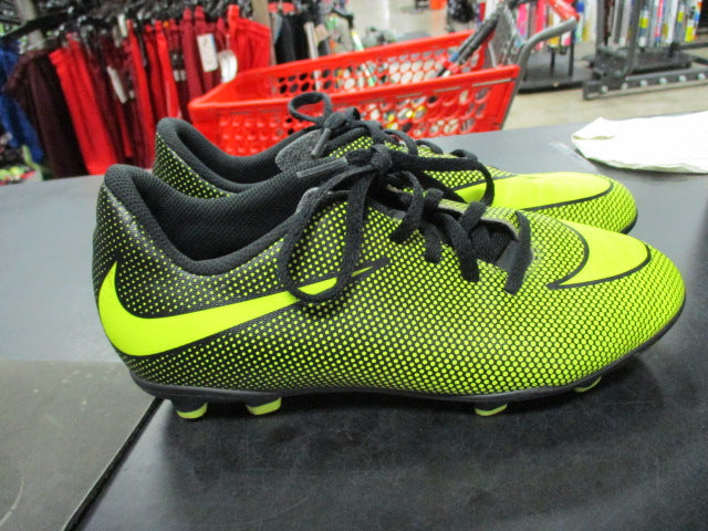 Load image into Gallery viewer, Used Nike Bravata II Size Youth 6 Soccer Cleats
