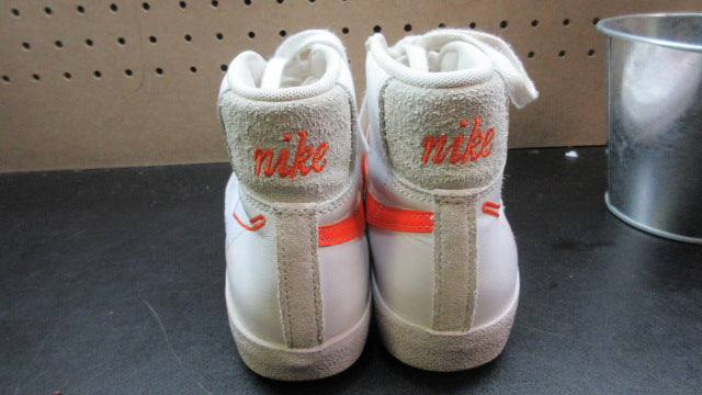 Load image into Gallery viewer, Used Nike Blazer Mid '77 Shoes - Size 7
