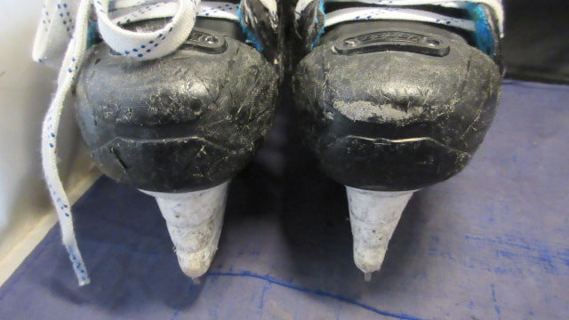 Load image into Gallery viewer, Used Bauer XLP Hockey Skates Size Youth
