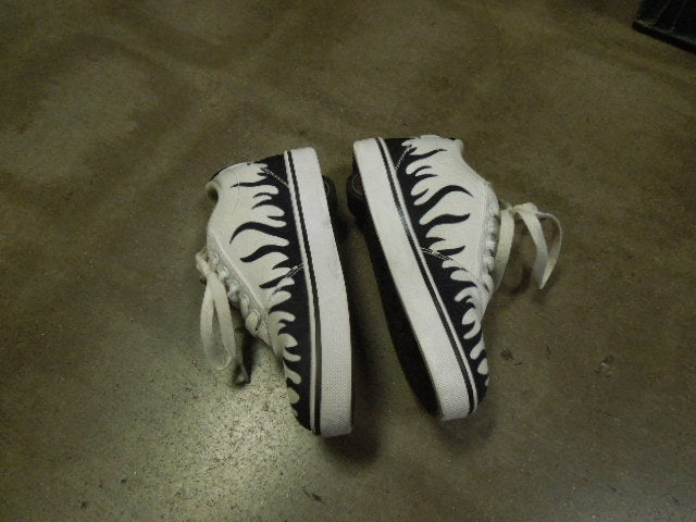 Load image into Gallery viewer, Used Heelys Size Youth 3
