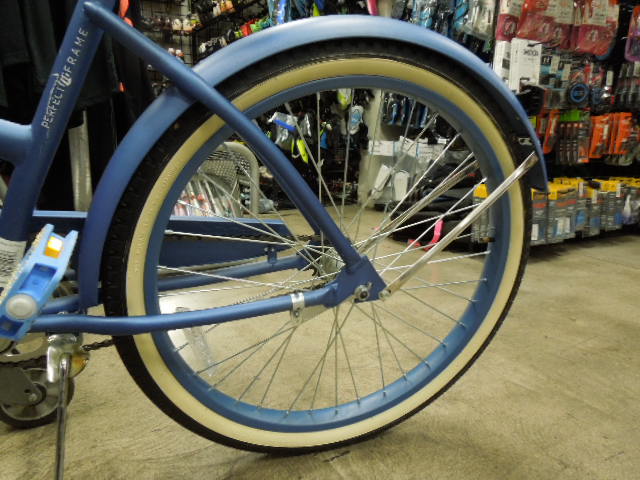 Load image into Gallery viewer, Used Huffy Cranbrook Women Perfect Frame 26" Beach Cruiser
