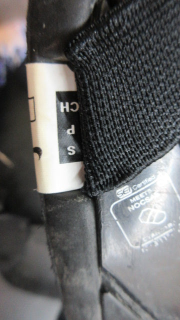 Load image into Gallery viewer, Used Nike Charge Soccer Shin Guards - Youth Small
