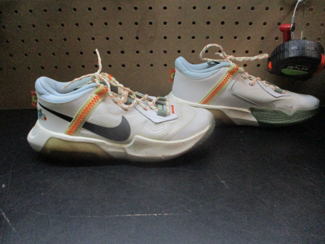 Load image into Gallery viewer, Used Nike Air Zoom Crossover Basketball Shoes - Size Youth 4.5
