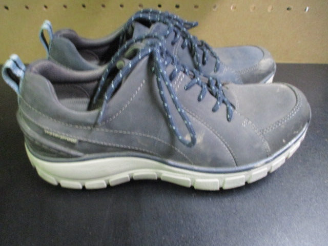 Load image into Gallery viewer, Used Women&#39;s Clarks Waterproof Hiking Shoes Size 6

