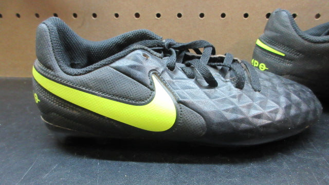 Load image into Gallery viewer, Used Nike Tiempo Soccer Cleats - Size Youth 2
