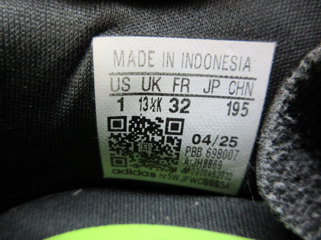 Load image into Gallery viewer, Used Adidas Predator Soccer Cleats - Size 1
