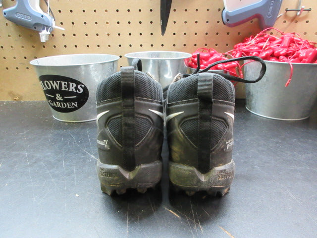 Load image into Gallery viewer, Used Nike Alpha Menace 3 Shark Football - Size Youth 6
