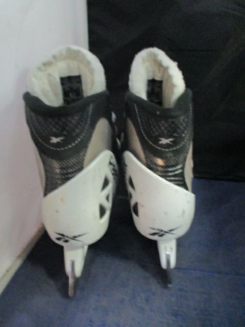 Load image into Gallery viewer, Used Reebok 5K Fitlite Hockey Skates Adult Size 8 / Skate Size 6.5
