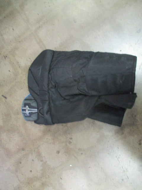 Used Holy Cross Senior Hockey Breezers Size Medium