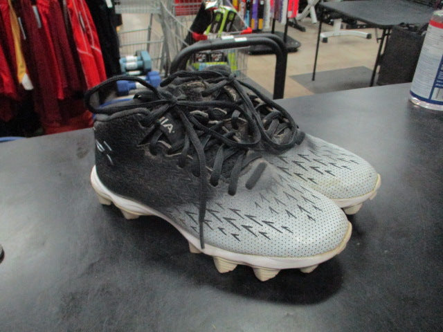 Load image into Gallery viewer, Used Under Armour Spotlight Franchise 4.0 Football Cleats Size 3.5Y
