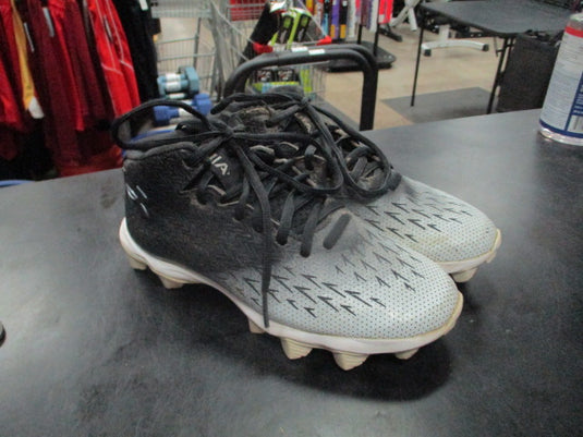 Used Under Armour Spotlight Franchise 4.0 Football Cleats Size 3.5Y