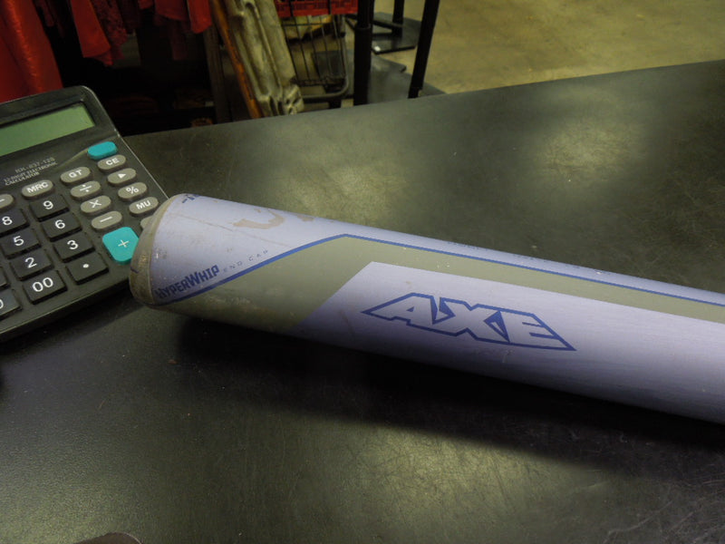 Load image into Gallery viewer, Used Axe Danielle Lawrie Sig. Edition L1368 Softball Bat 33 in 21 oz -12
