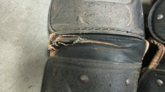 Load image into Gallery viewer, Used Under Armour Victory UALG2-SRVS Catcher&#39;s Shin Guards - wear
